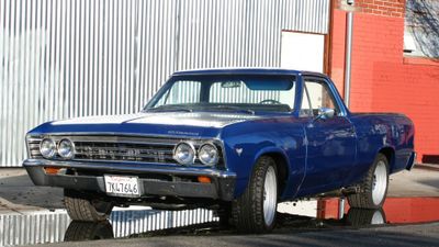 ’70 El Camino dark blue three quarters front left